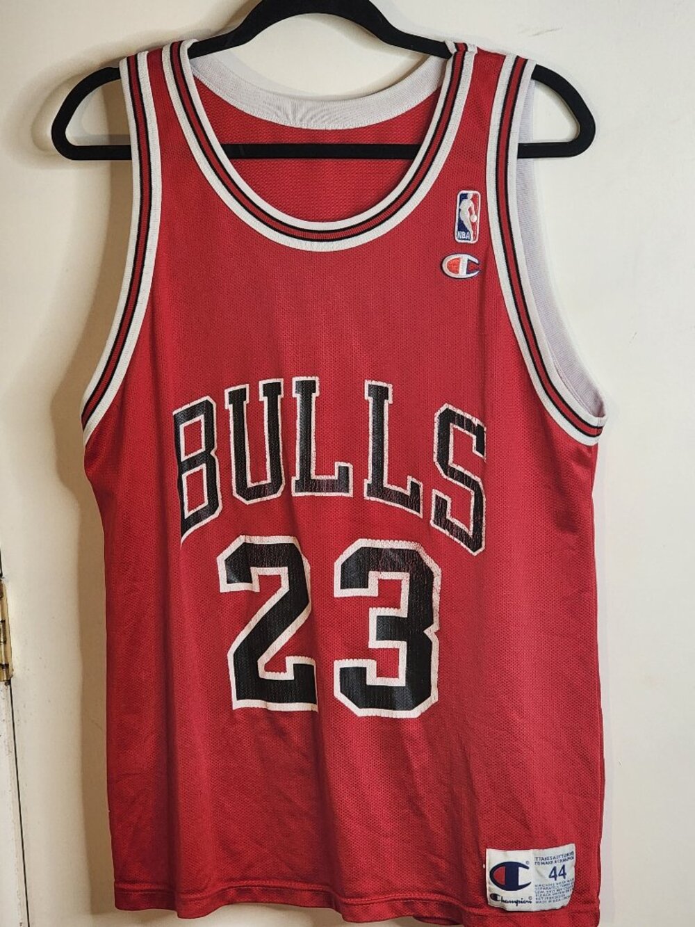 Champion Men's 44 Chicago Bulls Red Michael Jordan #23 NBA Basketball Jersey